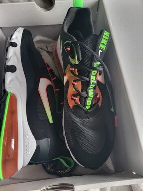 Nike Air Max 270 React: Size 8.5